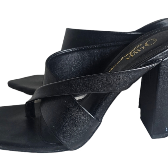 Olivia Ferragamo Black Leather Ankle Straps 4" Platform Heels Size 6 - Picture 4 of 9